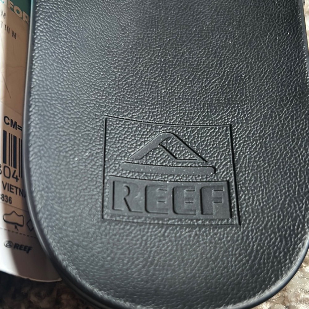 Reef Classic Black Flip Flops - Picture 2 of 6